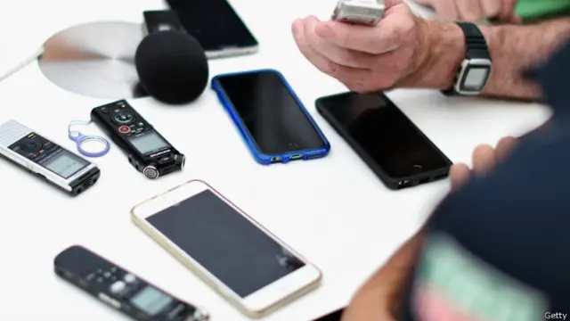 日本每年有大批的手機等小型電子裝置被廢棄