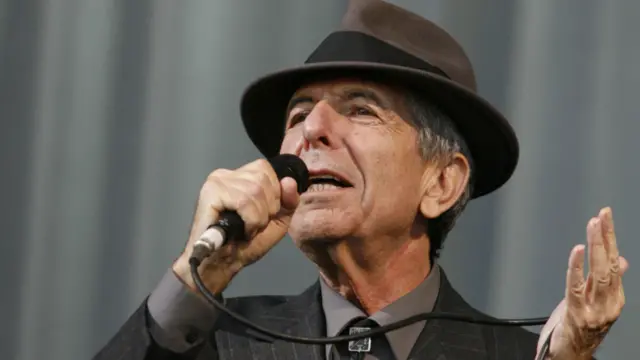 科恩在2008年的一场表演中