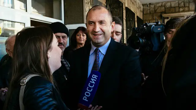 Румен Радев впевнено лідирує, як свідчать екзіт-поли 