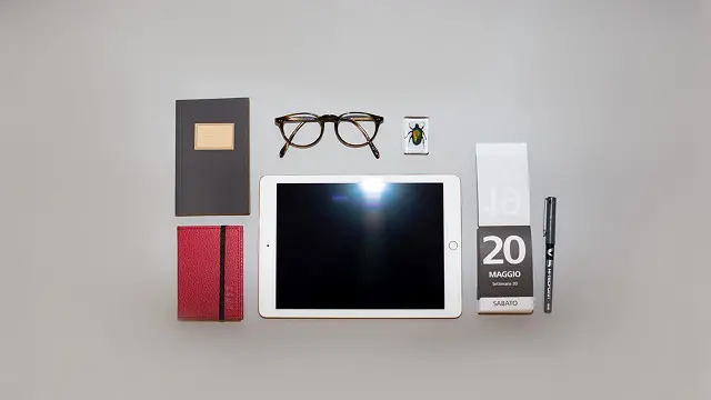 Стіл мінімаліста