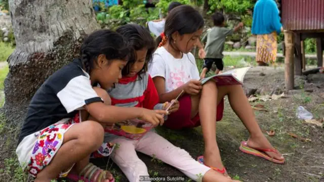 “我们期望不高...我们就是希望他们看看这些书而已”(图片来源:西奥多拉·克里夫)