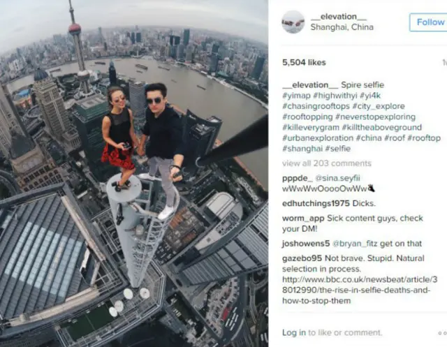 在上海一座高楼上的自拍。