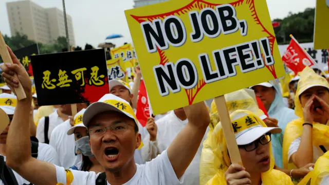 台湾旅游业界游行要求蔡英文政府解决中国大陆游客减少问题（12/9/2016）