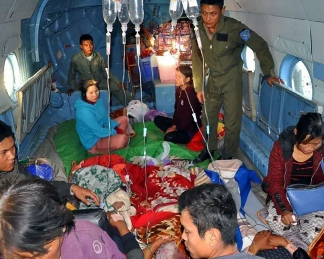 木姐一家医院雇员对法新社说，两名平民因枪伤被送到医院，后来死亡。