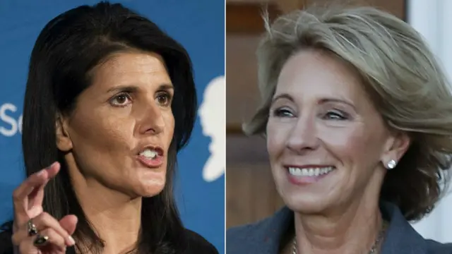 特朗普宣佈將提名南卡羅萊納州長尼基·黑利（左）擔任美國駐聯合國大使，貝齊·德沃斯（右）擔任教育部長。