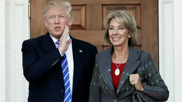 特朗普和貝齊·德沃斯