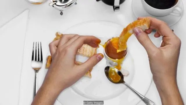  饮食过量可能会使大脑发生长期变化，改变人们的记忆。（图片来源: Getty Images）