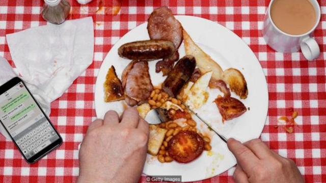 健忘症患者容易进食过量，对上一餐的清晰记忆有助于抑制饥饿感。(图片来源: Getty Images)