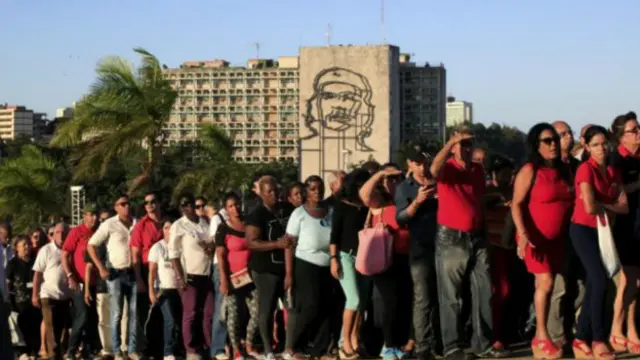 哈瓦那革命廣場，古巴人排隊告別卡斯特羅