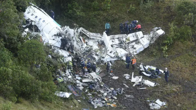 在麦德林附近坠毁的飞机残骸