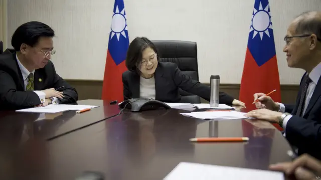 《金融时报》周一分析了特朗普与蔡英文通电话对中美关系造成的影响——“外交风暴”。