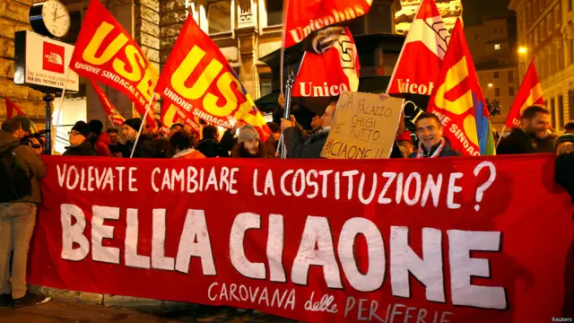 反对派阵营的标语上写着:"你不是说要修宪吗?再见!"