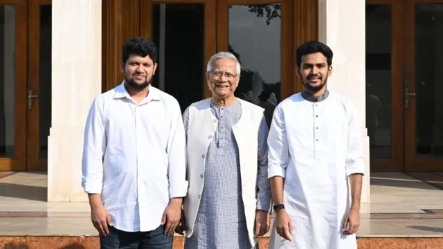 পদত্যাগপত্র জমা দিতে প্রধান উপদেষ্টার সাথে দেখা করেন উপদেষ্টা পরিষদের দুই ছাত্র প্রতিনিধি