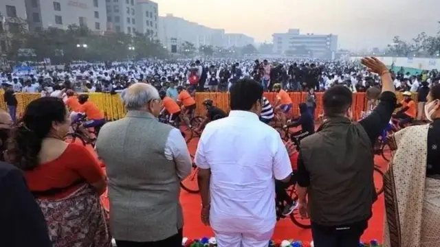 26 ડિસેમ્બરે સુરતમાં ગુજરાતના આરોગ્ય અને પરિવારકલ્યાણ વિભાગ દ્વારા આઝાદીના અમૃતમહોત્સવની ઉજવણીના ભાગરૂપે 'ફિટ ઇન્ડિયા-ફિટ ગુજરાત' સાઇક્લોથોનનું આયોજન કરવામાં આવ્યું હતું