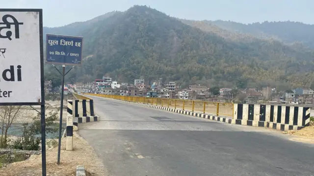 राप्ती नदीमाथि एक पुलको फाइल तस्बिर