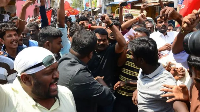 ''ராம ராஜ்ஜிய ரத யாத்திரை மூலம் தமிழகத்தில் கலவரத்தை தூண்ட நினைக்கிறார்கள்''