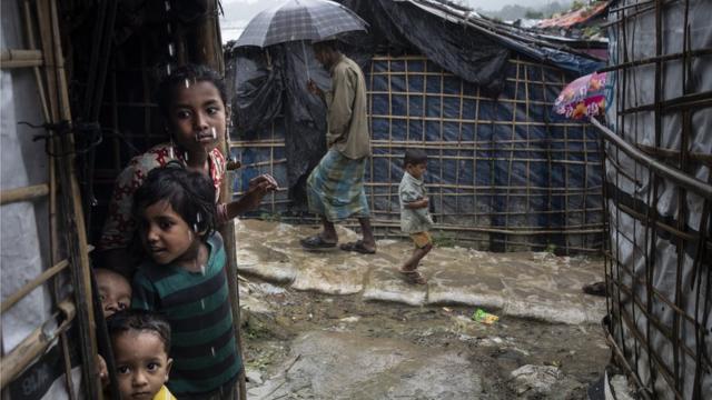 在孟加拉难民营中的罗兴亚人。