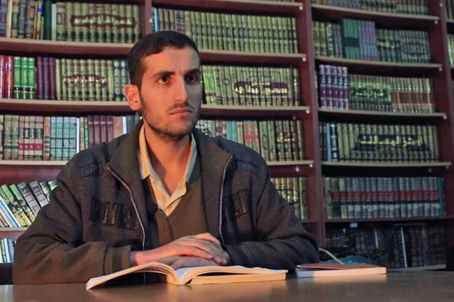 Anas Ahmad, uno de los fundadores de la biblioteca.