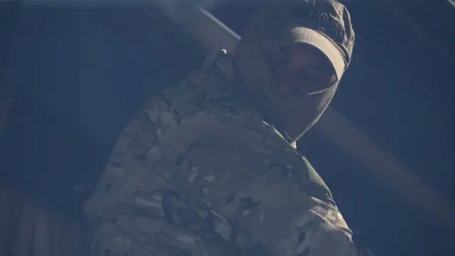 один из заключенных в автобусе