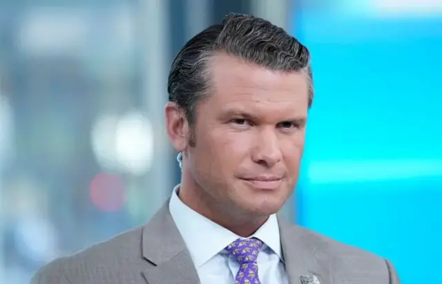Pete Hegseth, umunyamakuru akaba na sekombata w'intambara yo muri Iraq yagizwe minisitiri w'ingabo