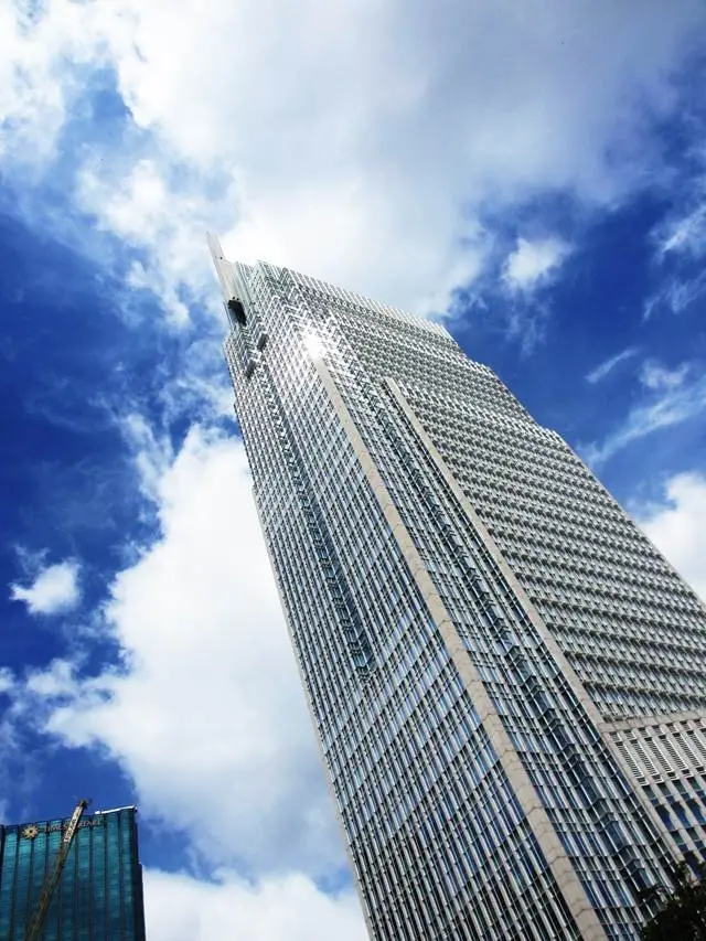 อาคารแลนด์มาร์ค 81