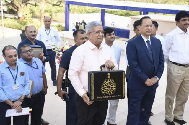 નાણામંત્રી કનુભાઈ દેસાઈ