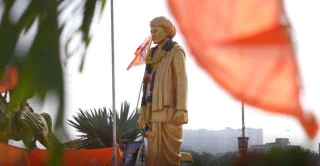 महात्मा जोतिबा फुले आणि छत्रपती शिवाजी महाराज यांच्या पुतळ्यांवरून हैदराबादमध्ये वाद निर्माण झाला आहे.