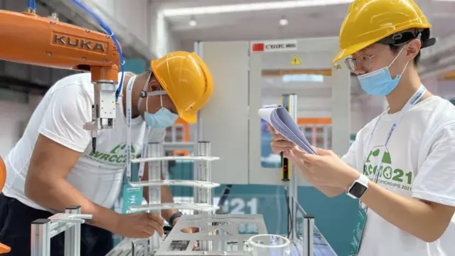 በቤጂንግ በተካሄደው የሮቦት ውድድር አሸናፊ የሆነው ኢትዮጵያዊ