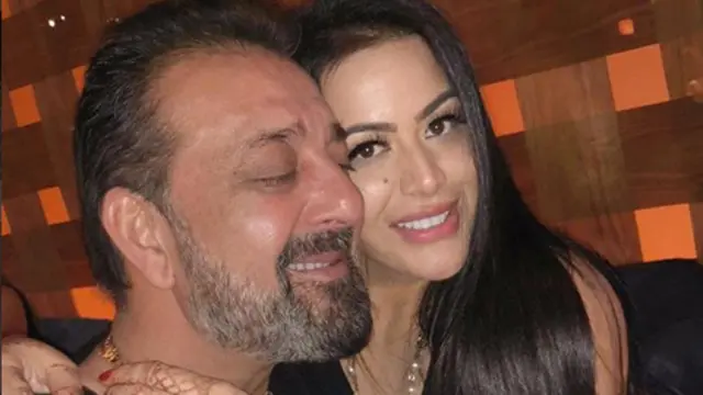 ترشالا دت اپنے والد سنجے دت کے ساتھ