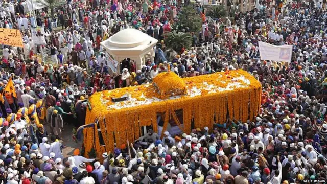 ਸਾਲ 2016 ਵਿੱਚ ਸ੍ਰੀ ਗੁਰੂ ਨਾਨਕ ਦੇਵ ਦੇ 547ਵੇਂ ਪ੍ਰਕਾਸ਼ ਪੁਰਬ ਮੌਕੇ ਨਨਕਾਣਾ ਸਾਹਿਬ ਵਿਖੇ ਸ਼ਰਧਾਲੂਆਂ ਦਾ ਇਕੱਠ