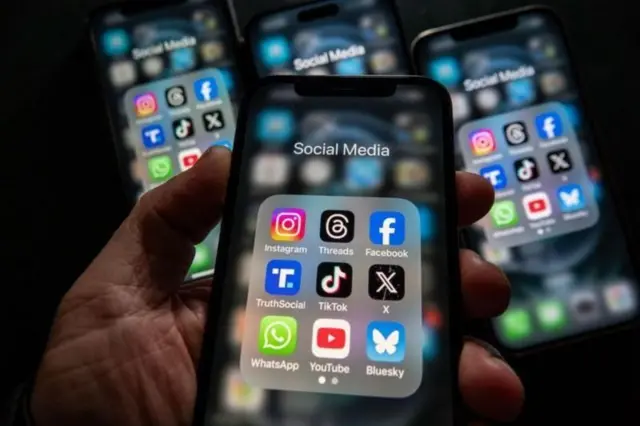 मोबाईल स्क्रीन