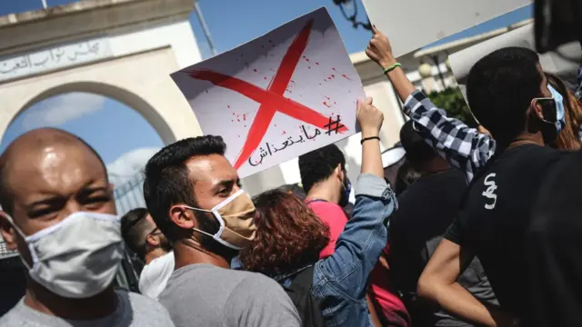 متظاهرون أمام مقر البرلمان ضد "مشروع قانون حماية الأمنيين"