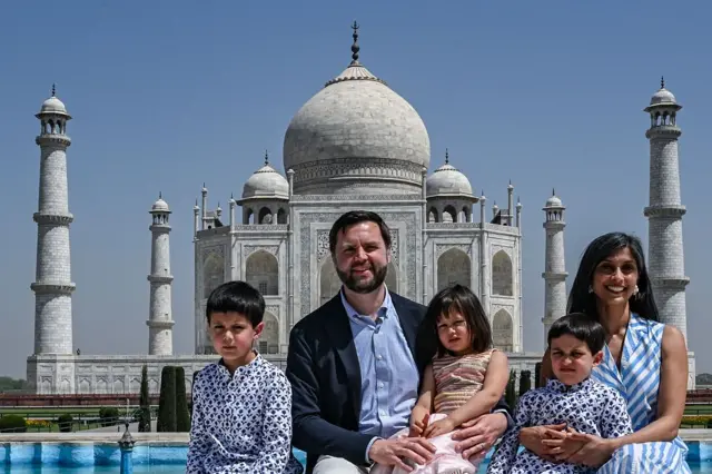 पहलगाम हल्ल्याच्या वेळेस अमेरिकेचे उपराष्ट्राध्यक्ष जे डी वेन्स त्यांच्या कुटुंबासह भारत दौऱ्यावर होते.