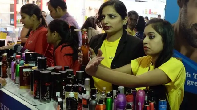 మహిళలు, మాల్స్, రైట్ టు సిట్