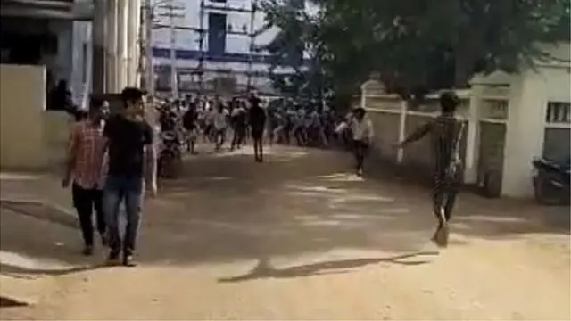 इस साल 26 जनवरी को तिरुपुर का एक वीडियो वायरल हुआ जिसमें एक भीड़ एक शख़्स का पीछा करते हुए उस पर हमला करती है