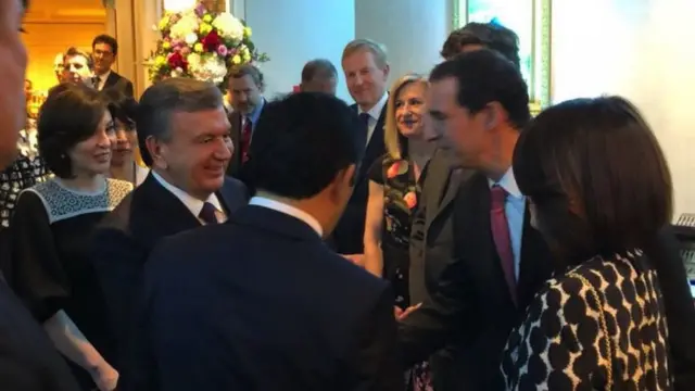 2017 йил сентябрида Керри Адлер АҚШда Президент Мирзиёев билан учрашган.