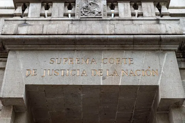 El nombre de la Suprema Corte de Justicia de México a entrada de la Corte Suprema de México