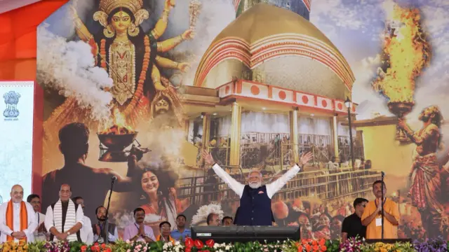 महत्वाचं म्हणजे हे पश्चिम बंगालमधील हे पहिलं भाजप सरकार ठरलं आहे.