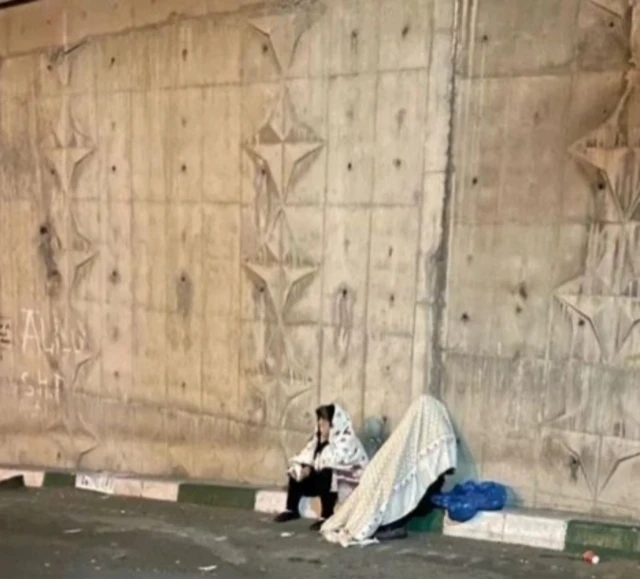 پدر و مادر حسین رونقی