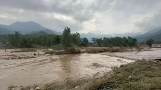 খাইবার পাখতুনখোয়া প্রদেশের বিভিন্ন জেলায় বৃষ্টিপাত ও বন্যা
