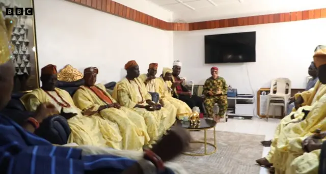 Ẹkun kọọkan lo ni Baalẹ niluu Oro, amọ Oloro ni olori fun gbogbo wọn