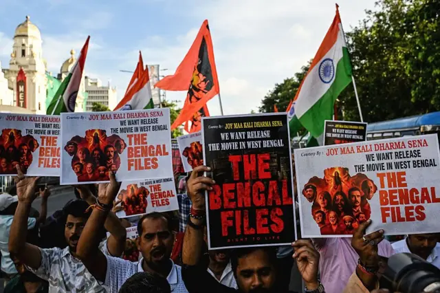 ছবিটি যাতে কলকাতায় দেখানো হয়, সেই দাবিতে ‘জয় মা কালী ধর্মসেনা’র মিছিল