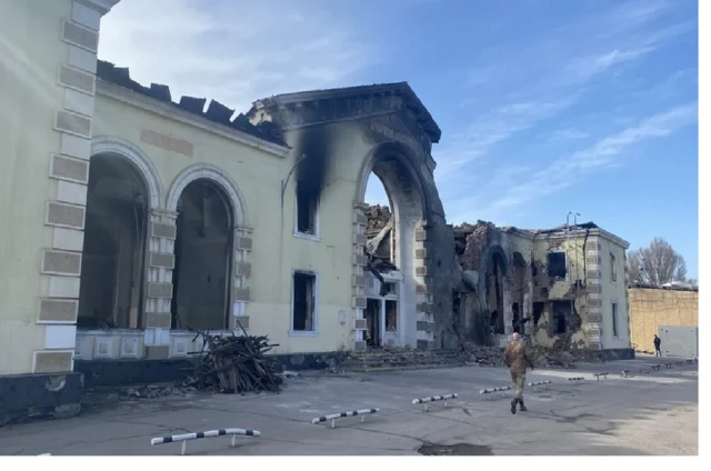 La gare de Kostyantynivka, qui était autrefois un centre important de la ligne de front, a été touchée par un missile russe en février.