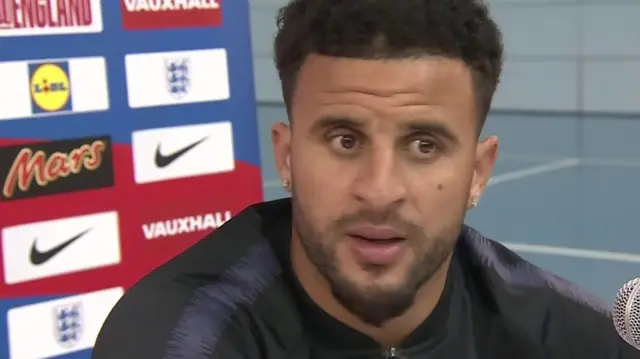 Mlinzi wa England Kyle Walker yuko tayari kusaini mkataba wa miaka na klabu ya Manchester City.