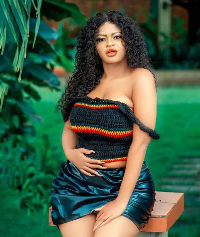 Petra Bockle (aliyezaliwa 14 Mei 1995) Kaunti ya Mombasa ni rapa, mtunzi wa nyimbo na mwimbaji mwenye asili ya Kenya na Ushelisheli.