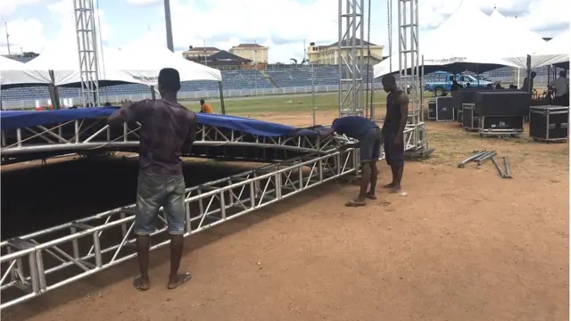 Awọn eeyan kan n ta atibaba