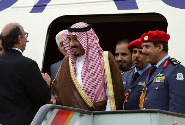 சௌதி அரேபியாவில் முதல் மதுபான கடை: யாருக்கெல்லாம் அனுமதி? எவ்வளவு மது வாங்கலாம்?