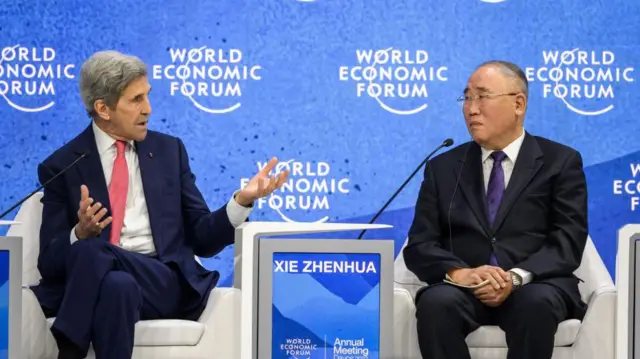 জন কেরি এবং জলবায়ু পরিবর্তন বিশেষ চীনা দূত শি জেনহুয়া গত বছর দাভোসে মিলিত হয়েছিলেন