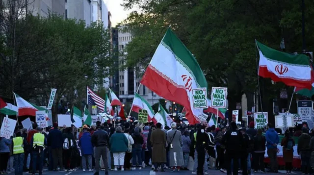 7 ਅਪ੍ਰੈਲ ਨੂੰ ਵ੍ਹਾਈਟ ਹਾਊਸ ਦੇ ਸਾਹਮਣੇ ਈਰਾਨ ਜੰਗ ਦੇ ਵਿਰੋਧ ਵਿੱਚ ਰੈਲੀ ਕੱਢੀ ਗਈ ਸੀ