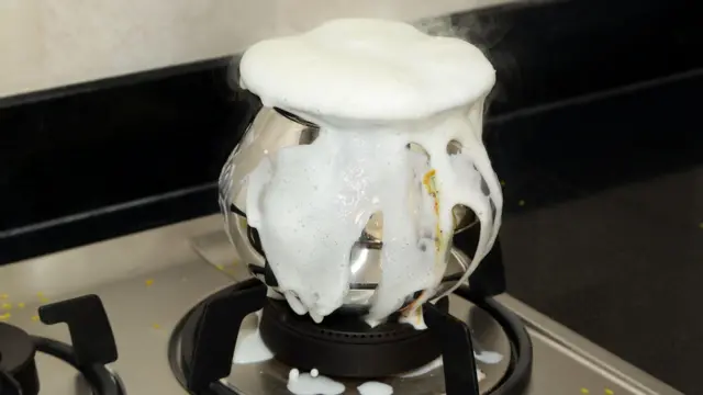 அலுமினியம் பாத்திரத்தில் சமைப்பதால் உடல்நலனுக்கு ஆபத்தா? நிபுணர்கள் கூறுவது என்ன?